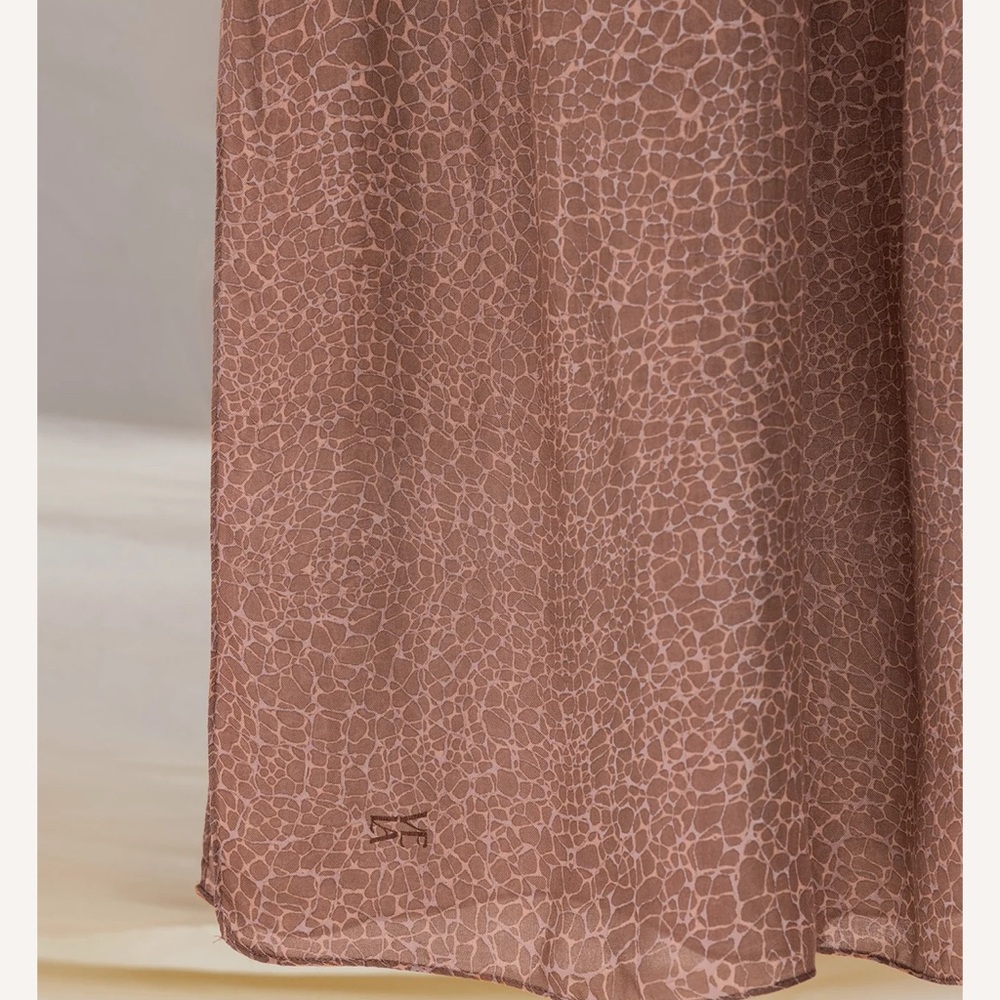 Blushing Crocodile Vela Standard